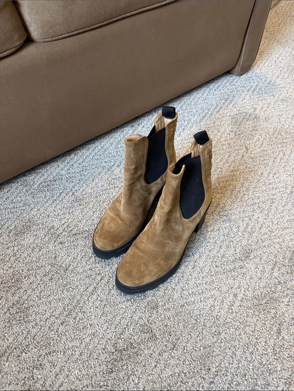 Veronica Beard Tan Suede Chelsea Boots with Black -sz8